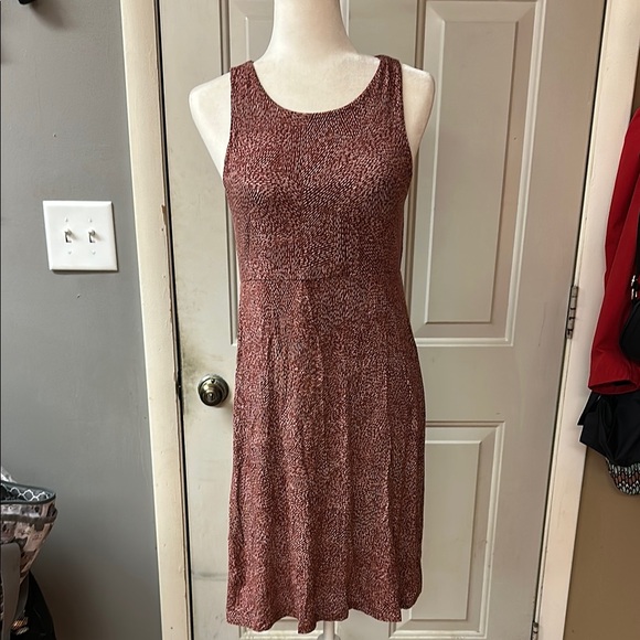 Athleta Dresses & Skirts - Athleta Textured Burgundy Midi Dress